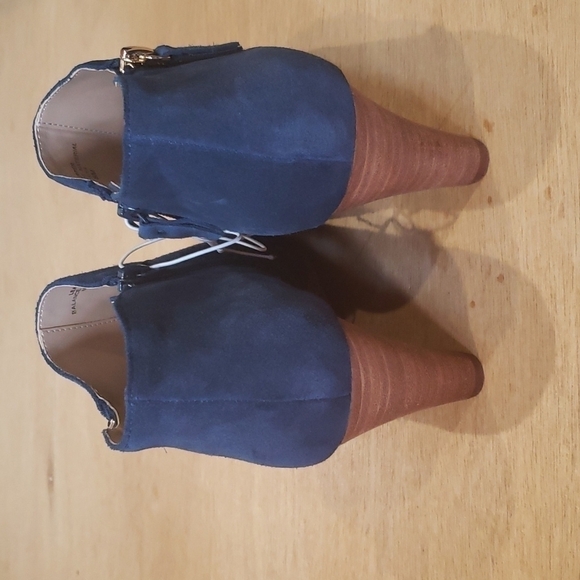 Violet & Red Blue Reese Wedges - Picture 5 of 10